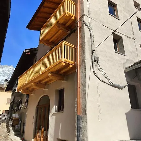 Boutique Alpine One-Bedroom By Supastays - Via Lyssandrin 8 Courmayeur Exterior photo