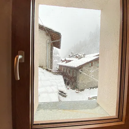 Boutique Alpine One-Bedroom By Supastays - Via Lyssandrin 8 Courmayeur Exterior photo